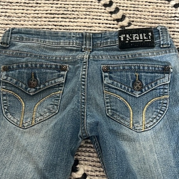 Thrill, Gold Thread Embellishments, Low-Rise, EUC, Size 3 Jrs or Size 2 Woman’s - Picture 4 of 11